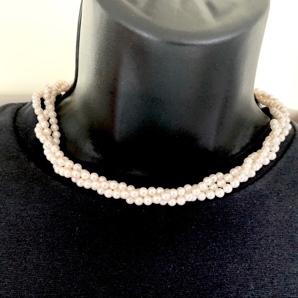 Three strand chunky faux pearl necklace choker style gold tone metal lock - Picture 1 of 4